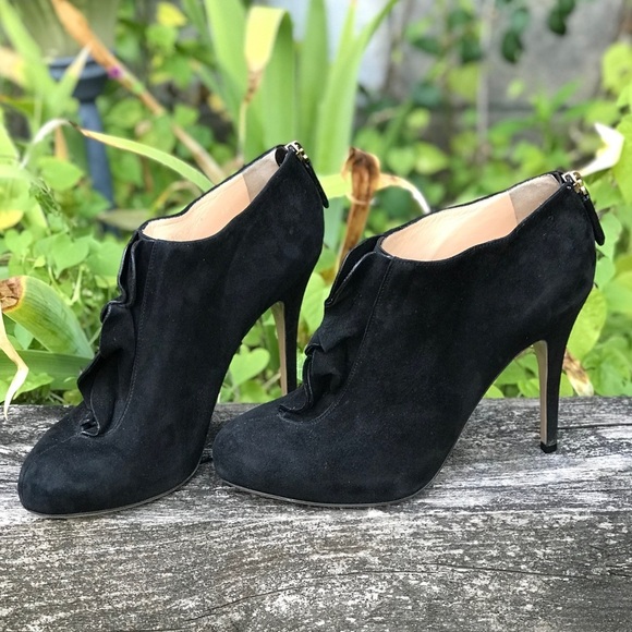 VALENTINO GARAVANI Suede Ruffle Ankle Booties Black Suede Heels SIZE 39 EU - Picture 3 of 16